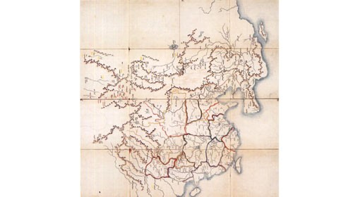Hoàng triều dư địa toàn đồ, kích thước 57x57,3 cm, được triều đình nhà Thanh, Trung Quốc vẽ khoảng năm 1728, 1729 (năm Ung Chính thứ 6,7).Địa đồ này cùng toàn bộ địa đồ, văn tự cổ Trung Quốc đều cho thấy cương giới phía nam Trung Quốc không vượt quá phủ Quỳnh Châu, không có bất kỳ thông tin nào về quần đảo Hoàng Sa, Trường Sa được thể hiện trong các tư liệu này như bản đồ Trung Quốc vẽ ra từ năm 1947 (nguồn: biengioilanhtho.gov.vn)