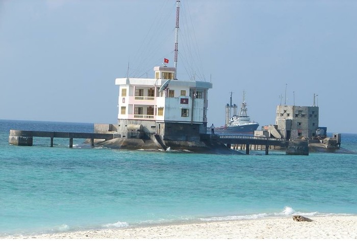 Hình ảnh khu cảng làng Đá Tây thuộc quần đảo Trường Sa, một phần lãnh thổ thiêng liêng không thể tách rời của Tổ Quốc (nguồn: biengioilanhtho.gov.vn)