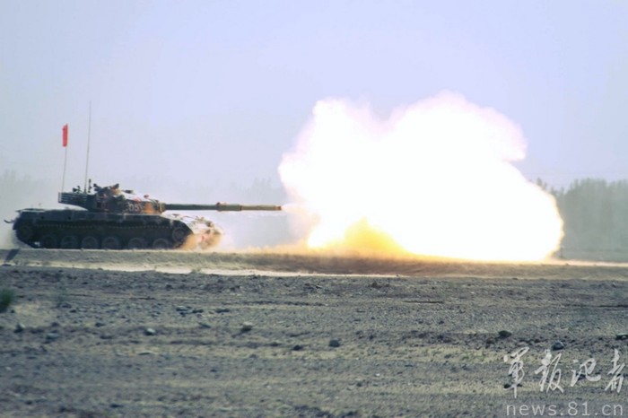 Hỏa lực tăng thiết giáp quân khu Tân Cương