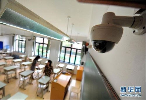 94% phòng thi được lắp camera 360 độ, không có góc chết, không có khoảng mù nào nhằm hạn chế tối đa tình trạng tiêu cực trong thi cử vốn là nan đề của giáo dục Trung Quốc