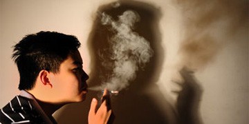 Hút thuốc lá là hành vi hợp pháp tại Trung Quốc, mặc dù biết tác hại của thuốc lá nhưng chỉ 3% người Trung Quốc hút thuốc lá chủ động cai thuốc
