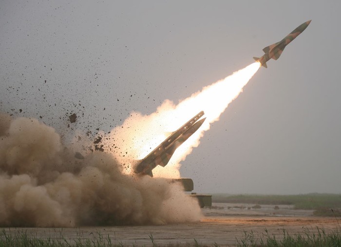 Tên lửa phòng không Trung Quốc khai hỏa trong khi diễn tập vô tuyến hóa các hoạt động chỉ huy hiệp đồng tác chiến