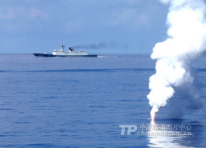 Tàu chiến hải quân Trung Quốc tăng cường diễn tập trong điều kiện tác chiến điện từ