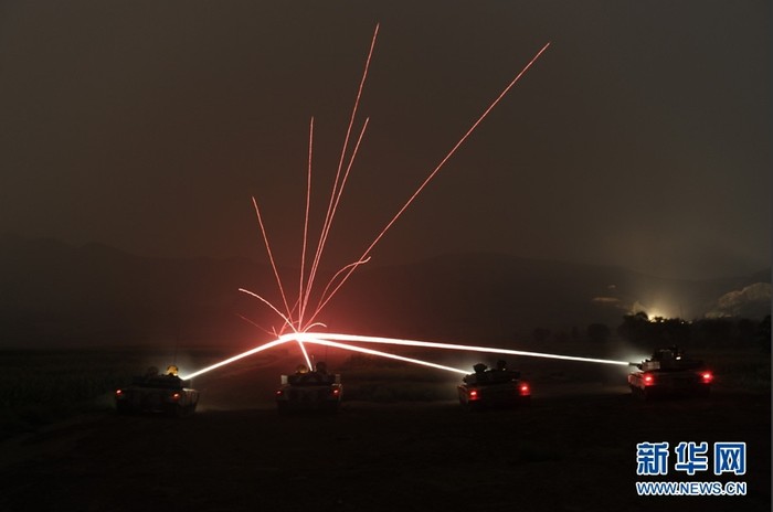 Lực lượng tăng thiết giáp diễn tập tác chiến ban đêm