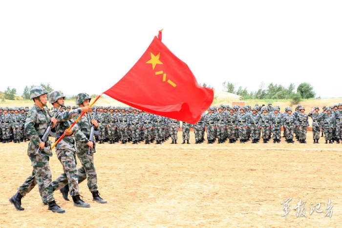 Sư đoàn dự bị quân khu Lan Châu diễu duyệt đội ngũ
