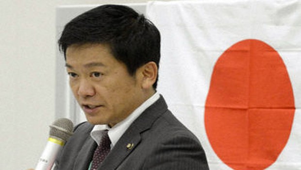 Thị trưởng Ishigaki, ông Yoshitaka Nakayama ủng hộ mạnh mẽ quan điểm của Thống đốc Tokyo, thậm chí còn chủ động đề xuất những giải pháp mang tính cứng rắn hơn đối với Senkaku
