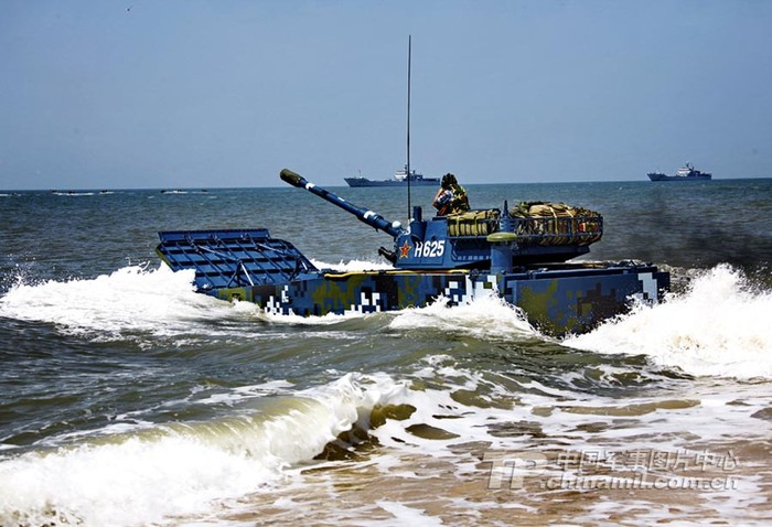 Cuộc diễn tập của lữ đoàn chiến xa lội nước hải quân Trung Quốc diễn ra tại một vùng biển thuộc khu vực tỉnh Quảng Đông