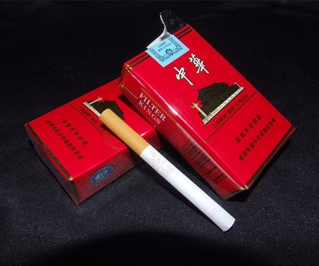 "Trung Hoa" là thương hiệu thuốc lá khá nổi tiếng ở Trung Quốc, với ông Ngô là loại thuốc lá "xịn" ít khi dám hút, không ngờ chưa được điếu nào đã bị tai nạn (hình minh họa)