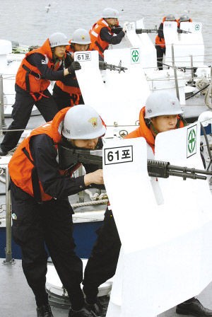 Cảnh sát biển Hàn Quốc huấn luyện chiến thuật đối phó với kiểu tấn công hung hãn của tàu cá Trung Quốc