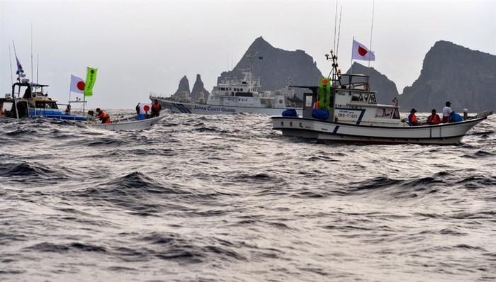 Tàu Cảnh sát biển Nhật Bản hộ tống 14 tàu cá đưa 6 nghị sĩ và gần 120 người Nhật Bản ra Senkaku hôm 10/6 vừa qua