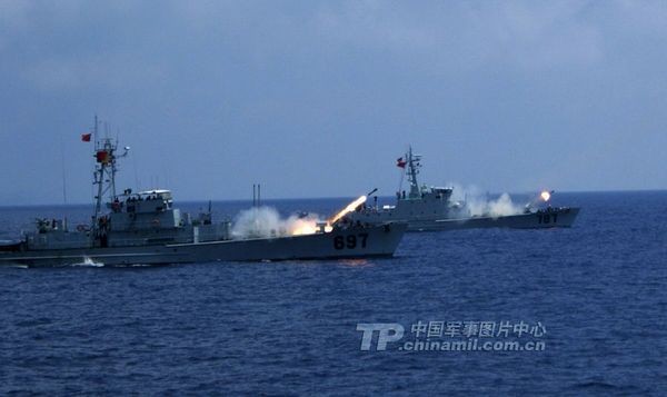 Tàu chiến hạm đội Nam Hải diễn tập bắn đạn thật