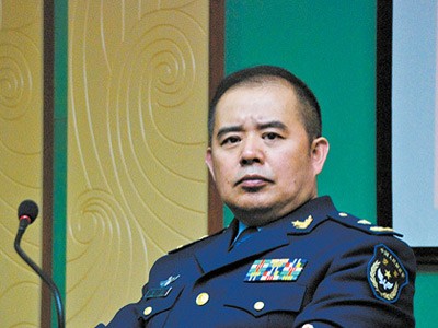 Kiều Lương, một học giả đeo lon thiếu tướng không quân Trung Quốc theo đuổi quan điểm hiếu chiến về vấn đề biển Đông