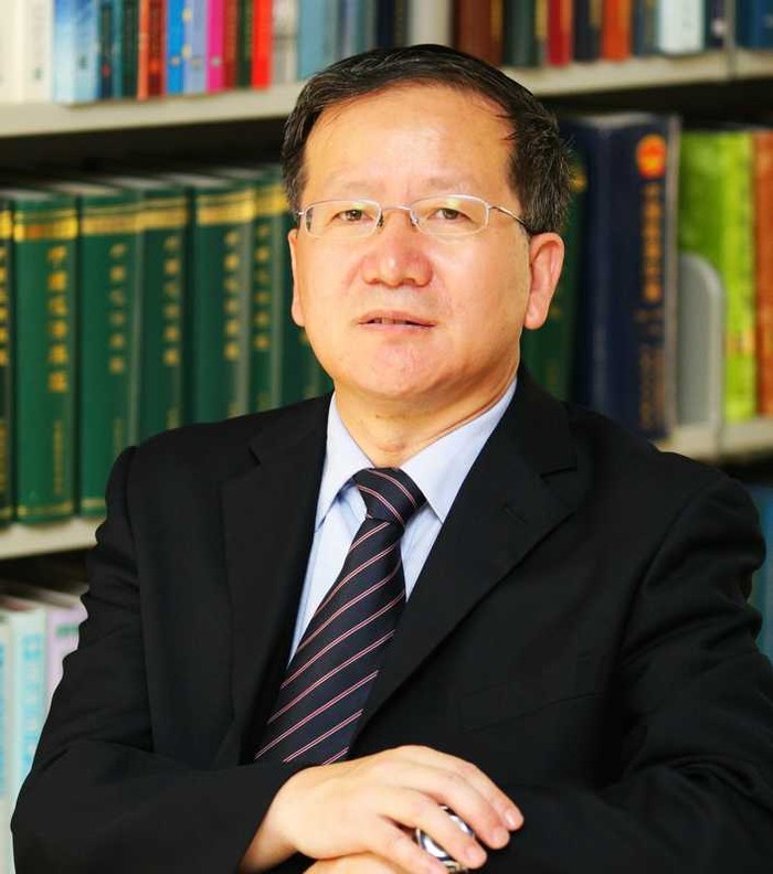 Giáo sư Sở Thụ Long, một trong số ít học giả Trung Quốc về vấn đề quan hệ đối ngoại và biển Đông dám nói thẳng và nói thật đang bị cộng đồng mạng và phái học giả diều hâu Trung Quốc "ném đá"