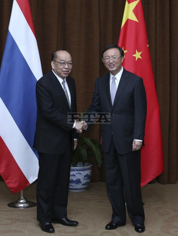 Ông Surapong Tovichakchaikul và ông Dương Khiết Trì gặp nhau tại Bắc Kinh