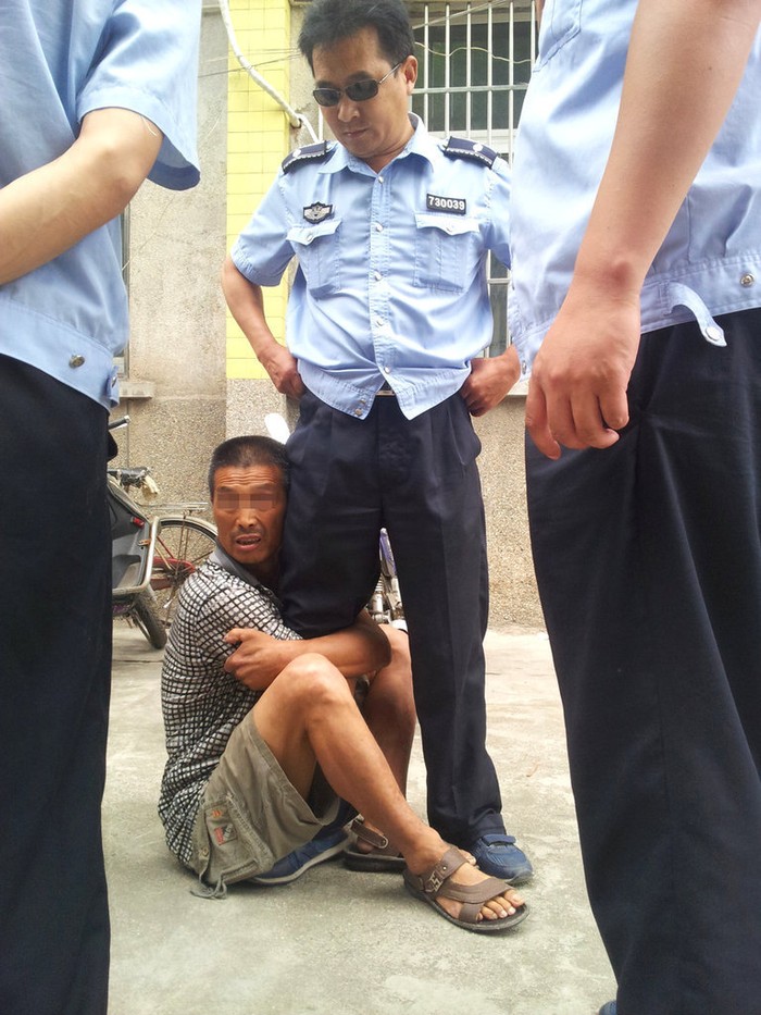 Cộng đồng mạng Trung Quốc phẫn nộ trước những hành vi ứng xử với người dân của nhóm dân phòng này