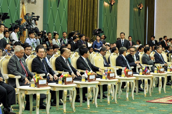 Hội nghị Ngoại trưởng ASEAN lần đầu tiên không thể ra được thông cáo chung là vì Campuchia không làm tròn trách nhiệm của một Chủ tịch luân phiên khối