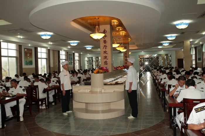 Phòng ăn của lực lượng hải quân Trung Quốc đồn trú trái phép trên một đảo thuộc quần đảo Trường Sa của Việt Nam mà phía Bắc Kinh chiếm đóng trái phép.