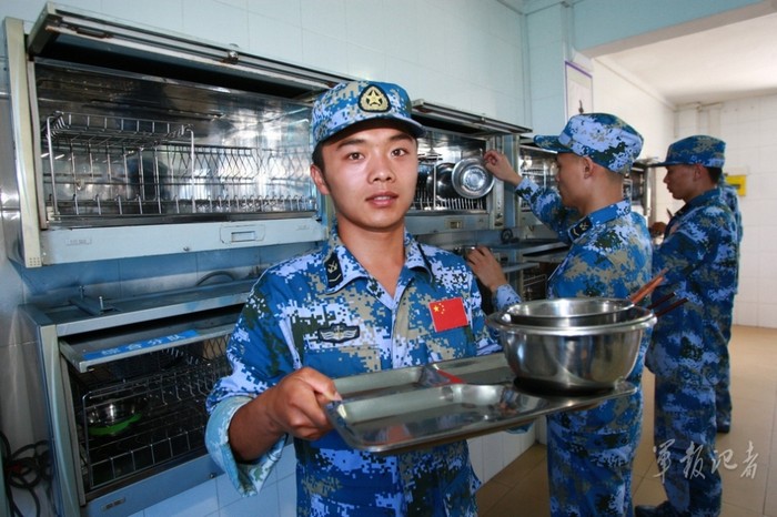 Lực lượng hậu cần quân Trung Quốc chiếm đóng trái phép trên một số đảo ở Trường Sa