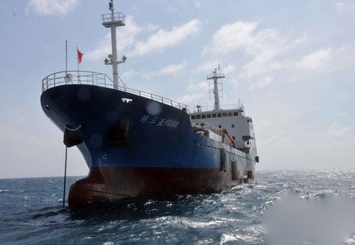 Tàu chỉ huy và đảm bảo hậu cần cho 30 tàu cá Trung Quốc ra đánh bắt trái phép tại Trường Sa