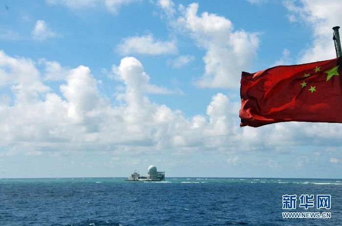 30 tàu cá Trung Quốc đánh bắt, thăm dò và diễu qua công trình quân sự Trung Quốc chiếm đóng và xây dựng trái phép trên đá Xu Bi để tuyên truyền bóp méo sự thật về cái gọi là chủ quyền