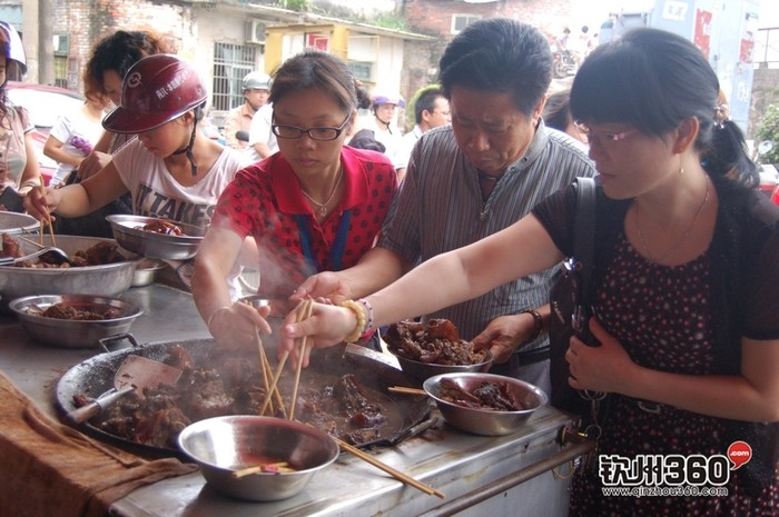 Dân Trung Quốc cũng đặc biệt thích ăn thịt chó