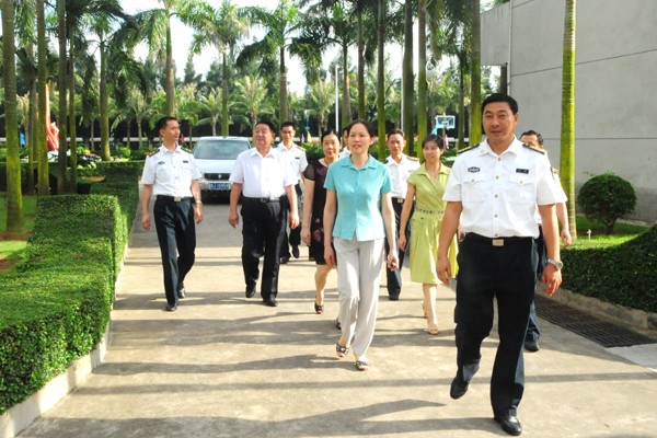 Lưu Đường đón tiếp các nhóm Trung Quốc từ đất liền ra tham quan trái phép Trường Sa