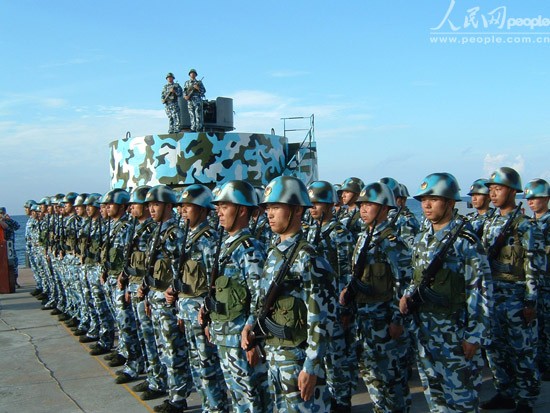 Quân Trung Quốc đồn trú trái phép trên Đá Chữ Thập, nơi đặt sở chỉ huy của lực lượng chiếm đóng một số bãi đá ở Trường Sa thuộc chủ quyền Việt Nam