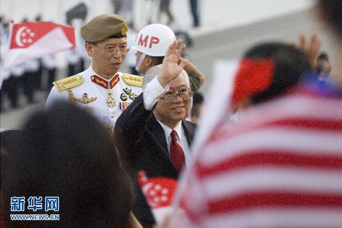 Tổng thống Singapore Lý Khánh Viêm (giữa)