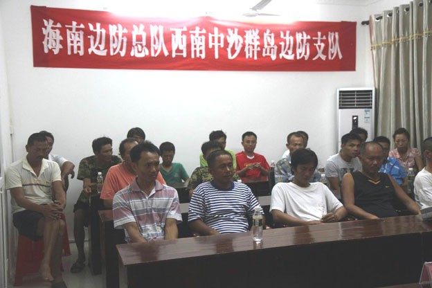 Quang cảnh buổi họp ngư dân Trung Quốc sinh sống trái phép trên đảo Phú Lâm, Hoàng Sa nhằm kêu gọi "xây dựng và bảo vệ (cái gọi là) Tam Sa"