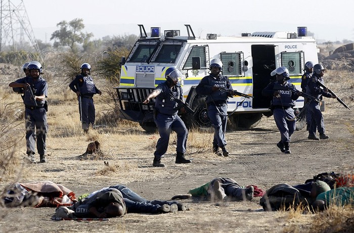 Cảnh sát Nam Phi dùng súng trấn áp người biểu tình