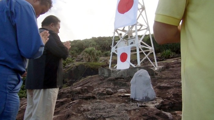Bia "Ủy linh" trên đảo Senkaku/Điếu Ngư, nơi những người Nhật Bản tưởng niệm các nạn nhân bị chết do chiến tranh, thiên tai địch họa