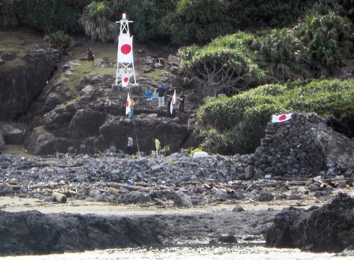 Hình ảnh quốc kỳ Nhật Bản trên đảo Senkaku