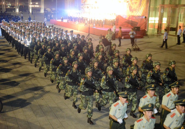 Các đơn vị tham dự lễ ra quân đảm bảo an ninh cao độ trong thời gian đại hội 18 ĐCS Trung Quốc diễu duyệt biểu dương lực lượng đêm qua tại Thái Nguyên, Sơn Đông