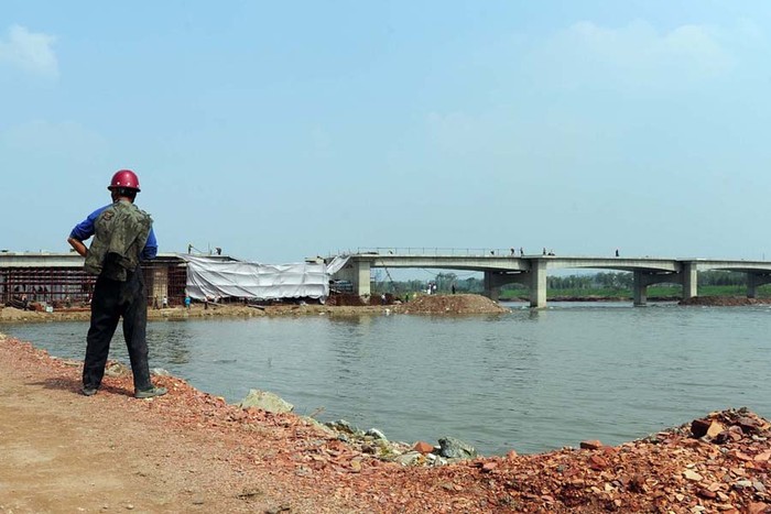 Cầu Nguyệt Nha bị sập một nhịp vào ngày 20/6/2012 vừa qua tại Liêu Ninh