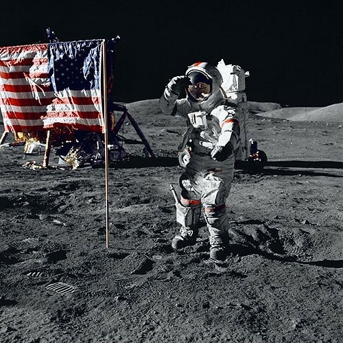 Neil Armstrong, người đầu tiên đặt chân lên mặt trăng