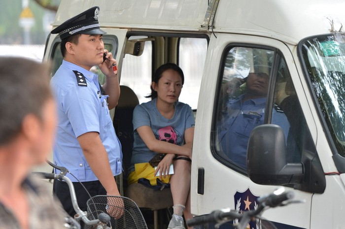 Người phụ nữ ném "dị vật" vào Đại sứ quán Nhật Bản tại Bắc Kinh bị cảnh sát tạm giữ