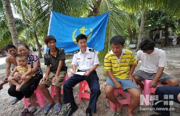 Cung cấp nhu yếu phẩm cho những ngư dân do giới chức Trung Quốc đưa ra quần đảo Hoàng Sa sinh sống trái phép