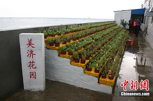 "Vườn hoa Mỹ Tế" trên công trình nhà nổi Trung Quốc xây dựng trái phép trên Đá Vành Khăn