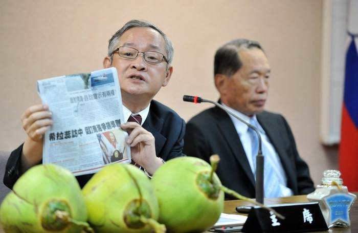 3 quả dừa trên đảo Ba Bình, Lâm Úc Phương mang về "báo công" với Mã Anh Cửu