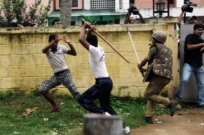 Ngày 6/9, nổ ra xung đột giữa những người ủng hộ đảng Quốc đại Ấn Độ với cảnh sát địa phương vì họ cáo buộc chính quyền bang Bhubaneswar tham nhũng