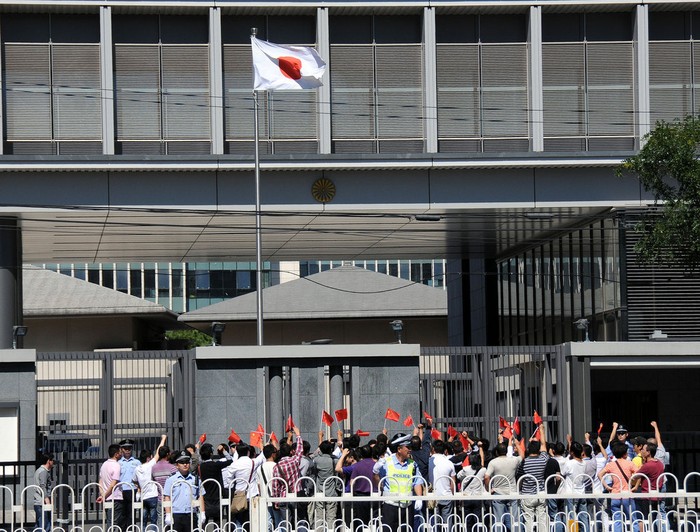 Biểu tình trước cổng Đại sứ quán Nhật Bản