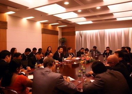 La Thiệu Huy, Vụ trưởng Vụ Châu Á Bộ Ngoại giao Trung Quốc chủ trì cuộc gặp mặt Đại sứ, đại diện Đại sứ quán các nước ở Bắc Kinh để thông báo tình hình Senkaku/Điếu Ngư