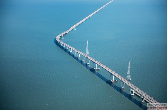 Cây cầu nổi tiếng Aerial San Mateo - Hayward chụp từ chuyên cơ Tổng thống Mỹ ngày 8/10