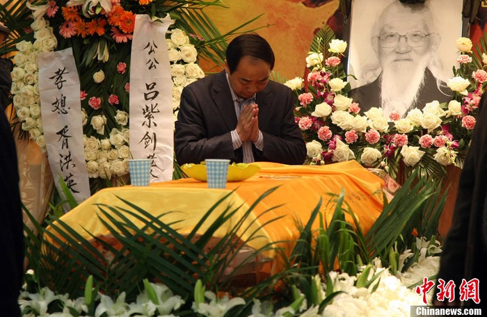 Tang lễ ông được cử hành tại Trùng Khánh