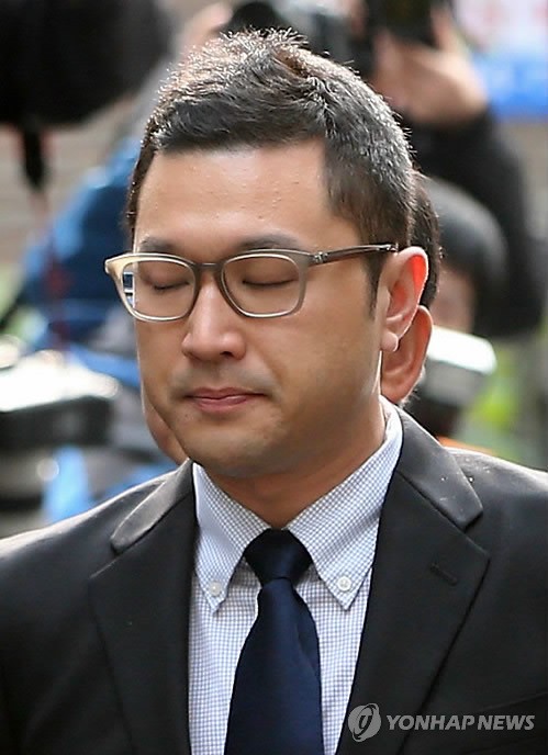 Lee Si-hyung lần đầu xuất hiện sau những cáo buộc liên quan đến việc xây dựng biệt thự cho cha mình sau khi nghỉ hưu