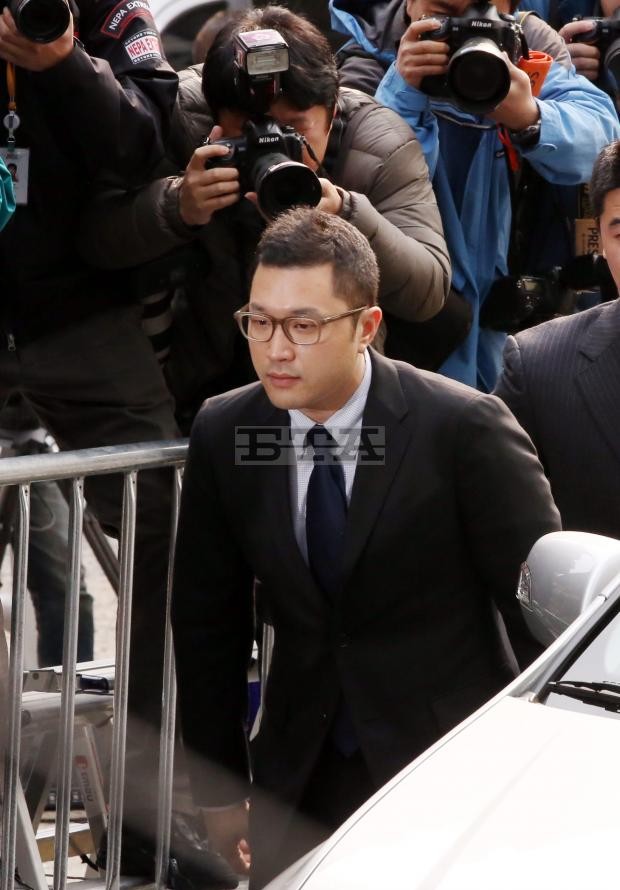 Lần đầu tiên trong lịch sử Hàn Quốc, con trai một vị Tổng thống đương nhiệm bị Công tố viên triệu tập