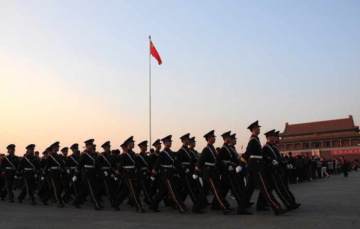 Lực lượng cảnh sát vũ trang Trung Quốc tham gia bảo vệ an ninh đại hội 18 tuần tra Thiên An Môn