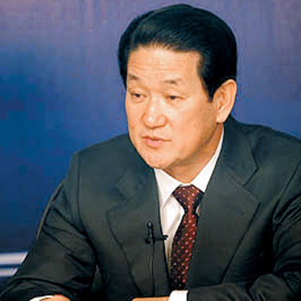 Đỗ Thế Thành, nguyên Phó bí thư tỉnh Sơn Đông bị bãi chức năm 2006 vì vi phạm nghiêm trọng kỷ luật, điều lệ đảng Cộng sản Trung Quốc