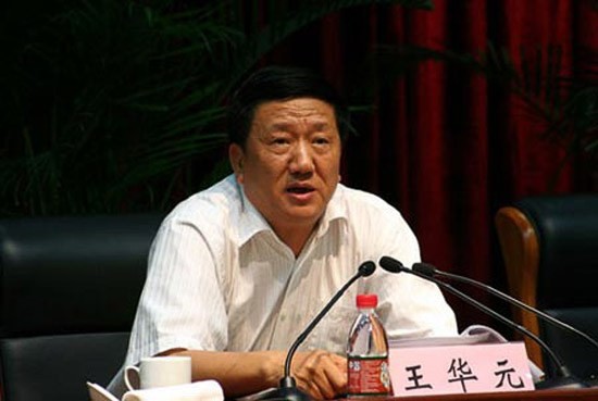 Vương Hoa Nguyên, cựu Bí thư tỉnh ủy Chiết Giang bị xử tử hình năm 2010 với tội danh nhận hối lộ, cho hoãn thi hành án 2 năm, tịch thu toàn bộ tài sản sung công