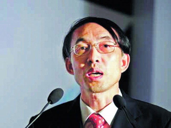 Vương Ích, nguyên Phó giám đốc Ngân hàng Phát triển Trung Quốc bị tuyên án tử hình năm 2010 với tội danh nhận hối lộ, cho tạm hoãn thi hành án 2 năm